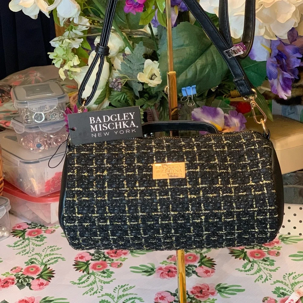 Badgley Mischka Black and Gold Elegant Tweed Barrel Bag - Picture 4 of 9